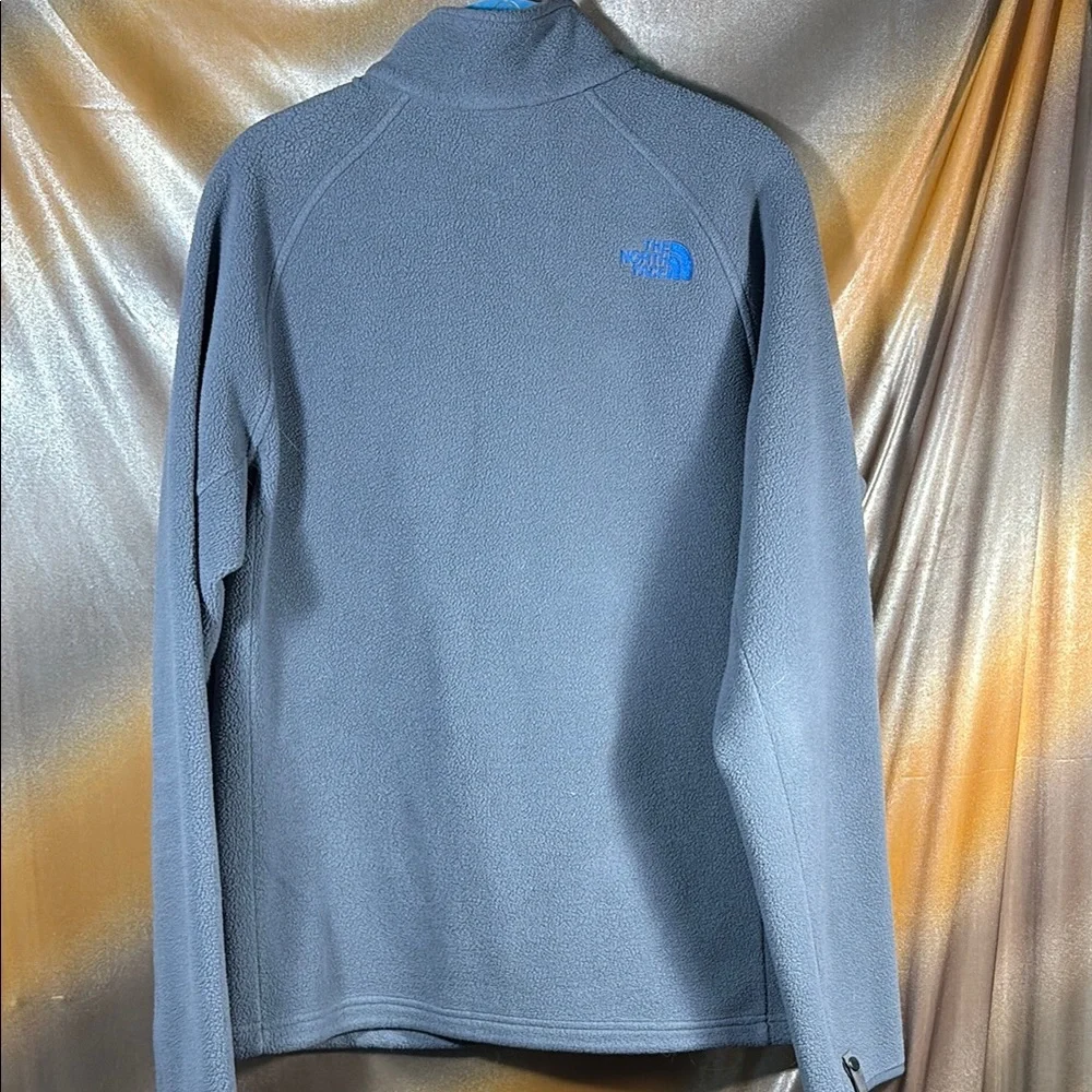 The North Face Gray‎ Jacket with Blue Trim with glove keepers. M. A2